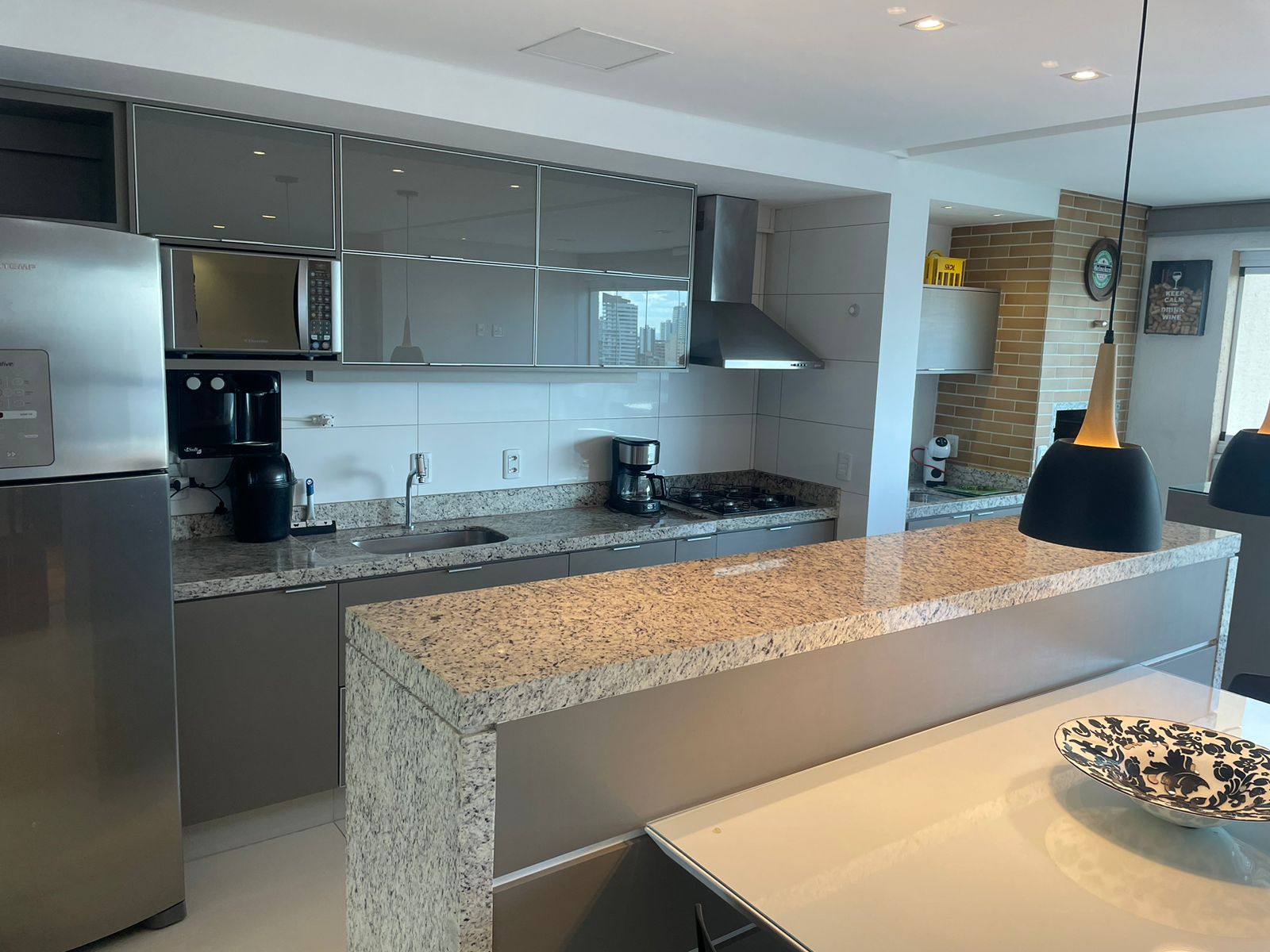 Apartamento 3 suítes para locação / Setor Marista / churrasqueira na varanda / prédio novo / mobiliado