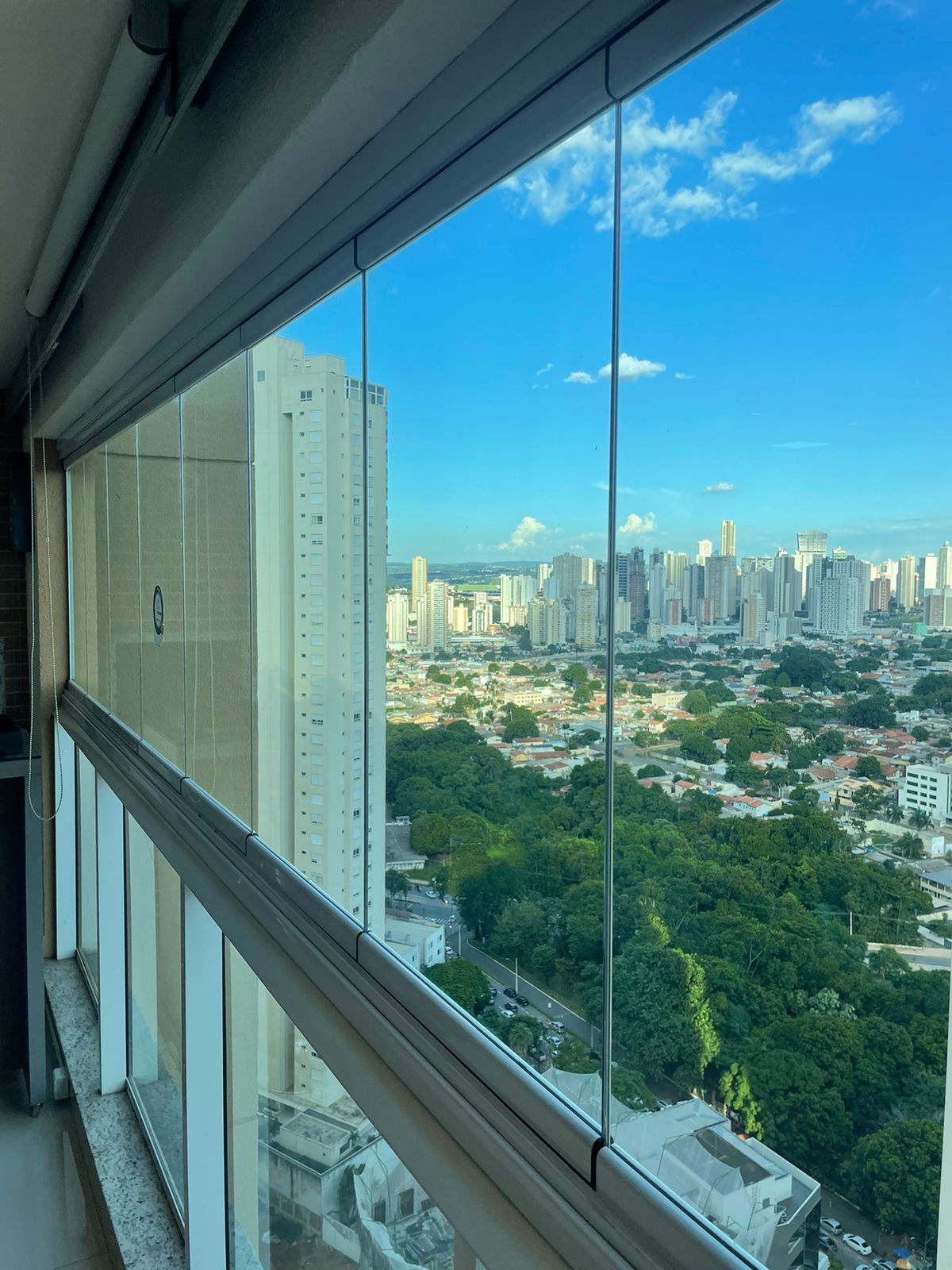 Apartamento 3 suítes para locação / Setor Marista / churrasqueira na varanda / prédio novo / mobiliado