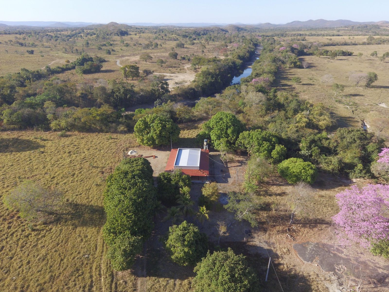 Fazenda à Venda em Serranópolis / 3038 hectares de área total / 1200 hectares de área em lavouras / benfeitorias completas / 2.429 hectares de área aberta