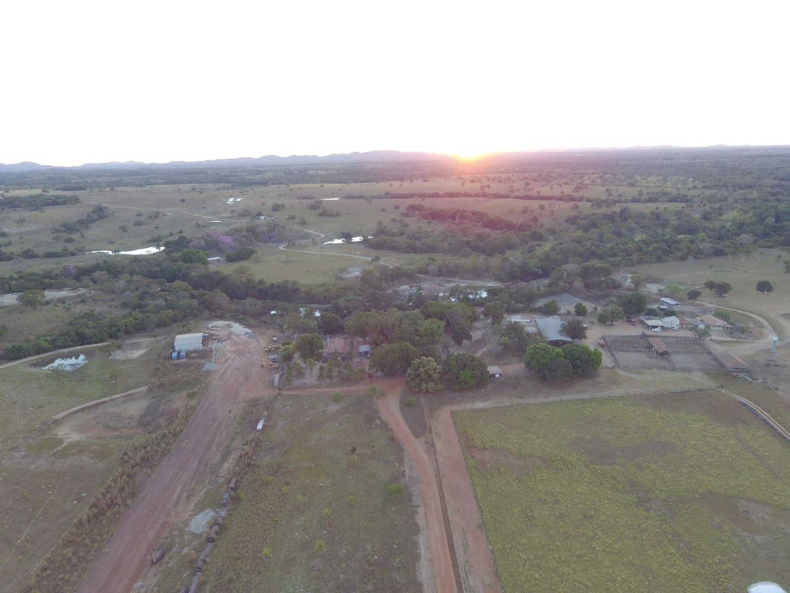 Fazenda à Venda em Serranópolis / 3038 hectares de área total / 1200 hectares de área em lavouras / benfeitorias completas / 2.429 hectares de área aberta