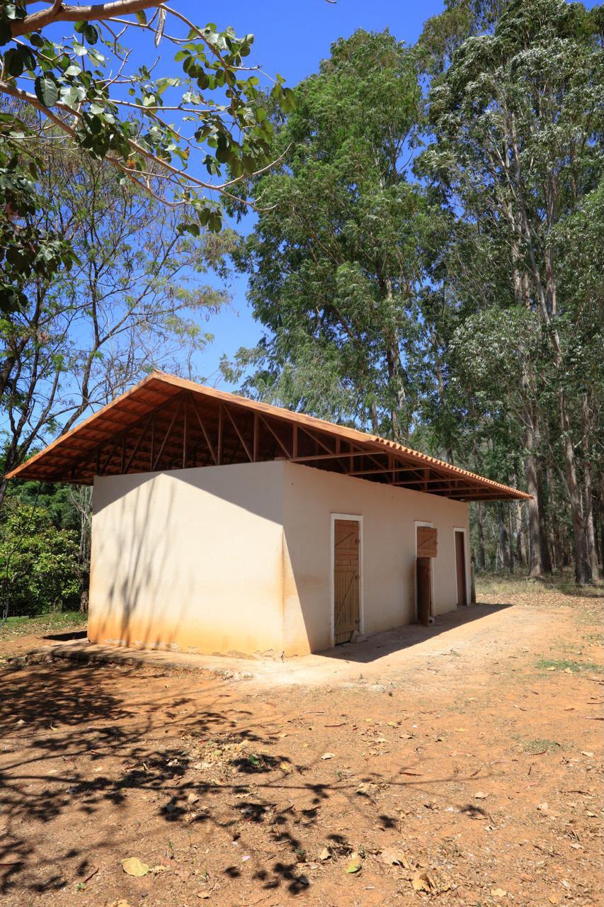 Fazenda de Alto Padrão / 18alq(GO) de Terra de cultura / São Miguel do Passa Quatro / 80km de Goiânia / 400 cabeças de gado / 850 metros de altitude / Fazenda plana / Benfeitorias Completas