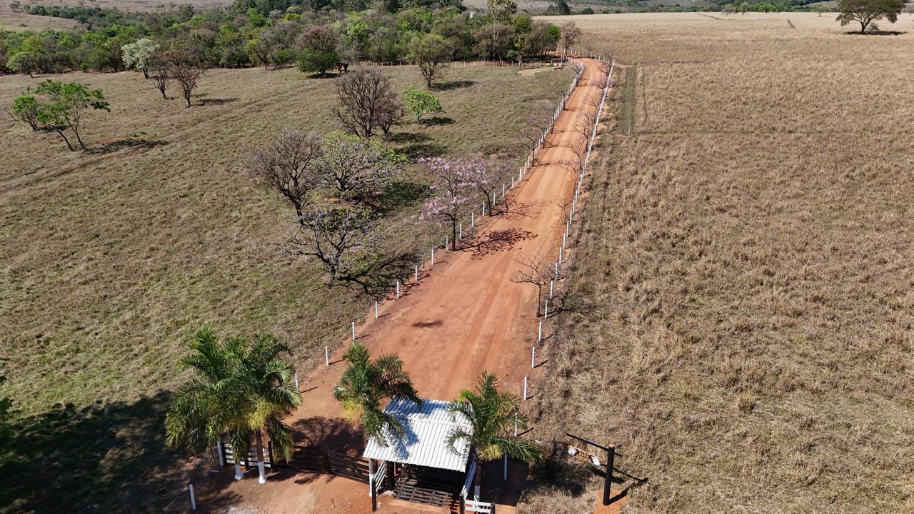 Fazenda de Alto Padrão / 18alq(GO) de Terra de cultura / São Miguel do Passa Quatro / 80km de Goiânia / 400 cabeças de gado / 850 metros de altitude / Fazenda plana / Benfeitorias Completas