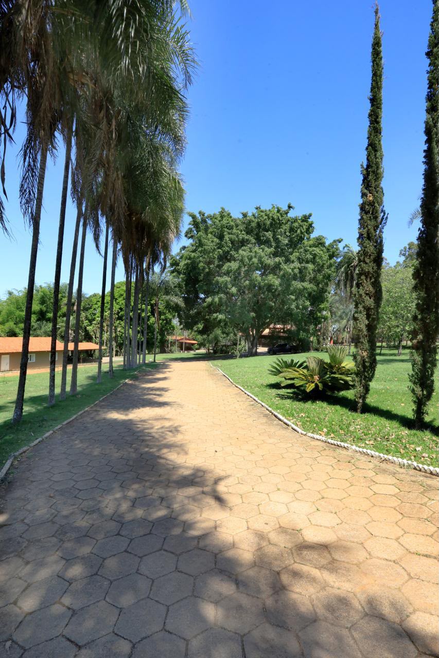 Fazenda de Alto Padrão / 18alq(GO) de Terra de cultura / São Miguel do Passa Quatro / 80km de Goiânia / 400 cabeças de gado / 850 metros de altitude / Fazenda plana / Benfeitorias Completas