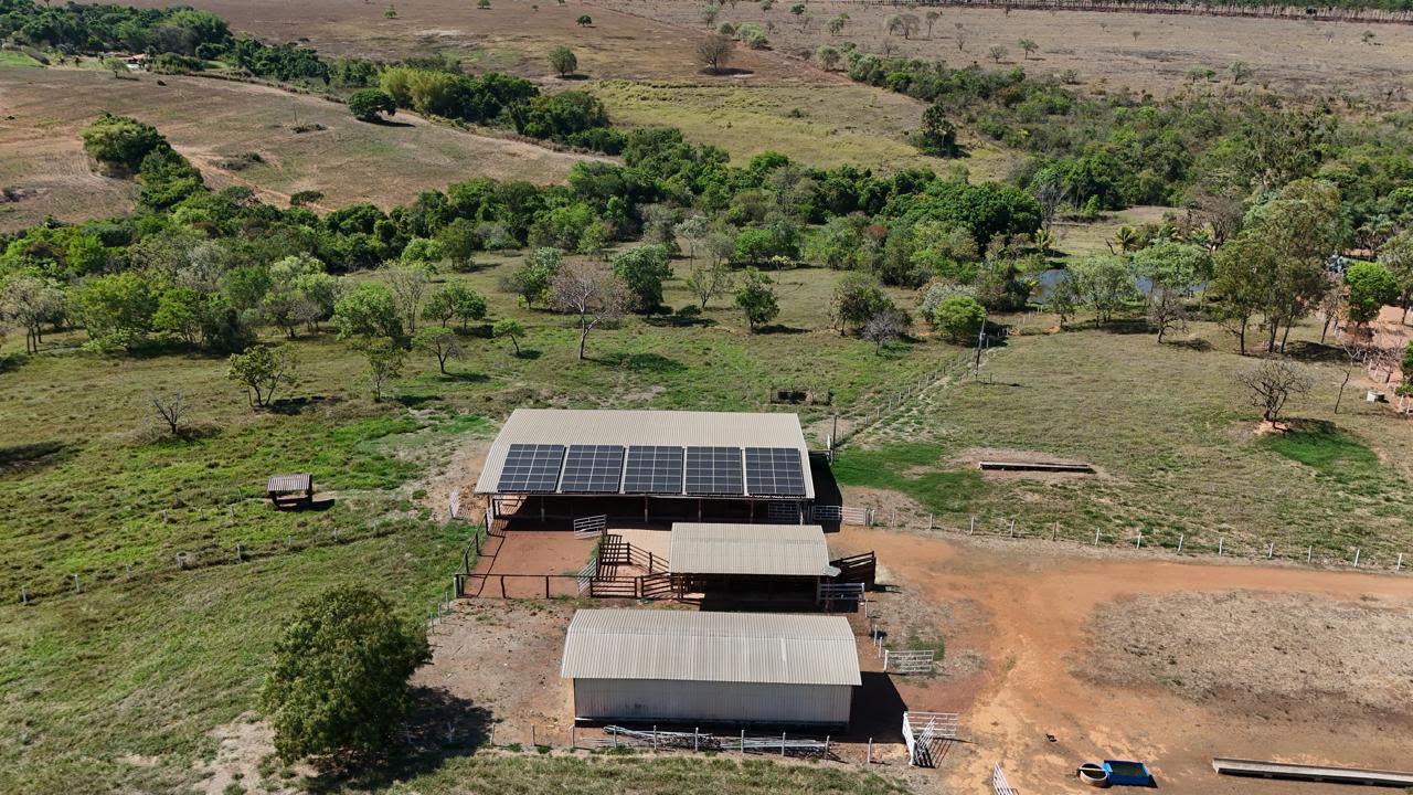 Fazenda de Alto Padrão / 18alq(GO) de Terra de cultura / São Miguel do Passa Quatro / 80km de Goiânia / 400 cabeças de gado / 850 metros de altitude / Fazenda plana / Benfeitorias Completas