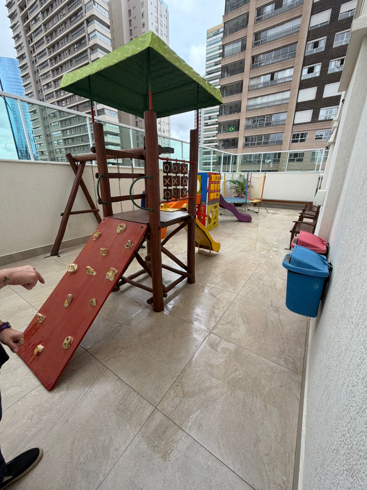 Apto no Chateau Bougainville Lifestyle com 3 suítes e 1 quarto no Marista