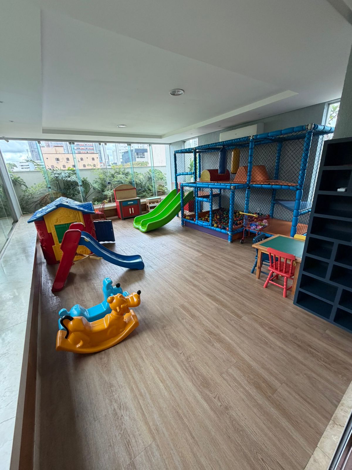 Apto no Chateau Bougainville Lifestyle com 3 suítes e 1 quarto no Marista